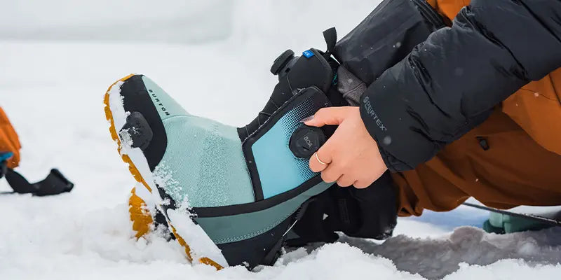 Snowboard boots